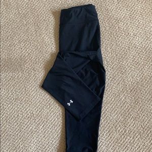 Black UA capris